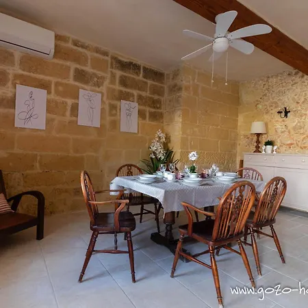 Tal Fjuri بيت للعطل Xagħra